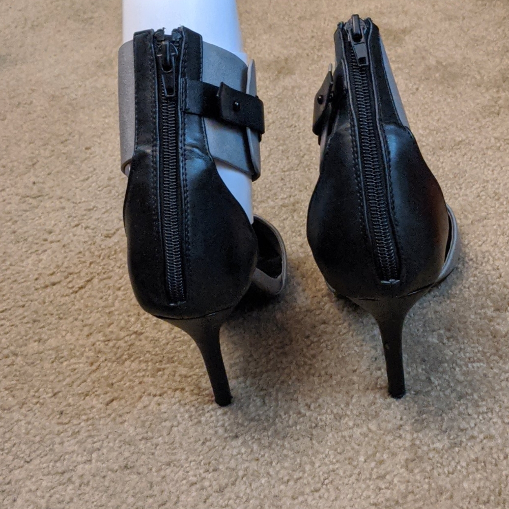 Heels - Picture 3 of 3